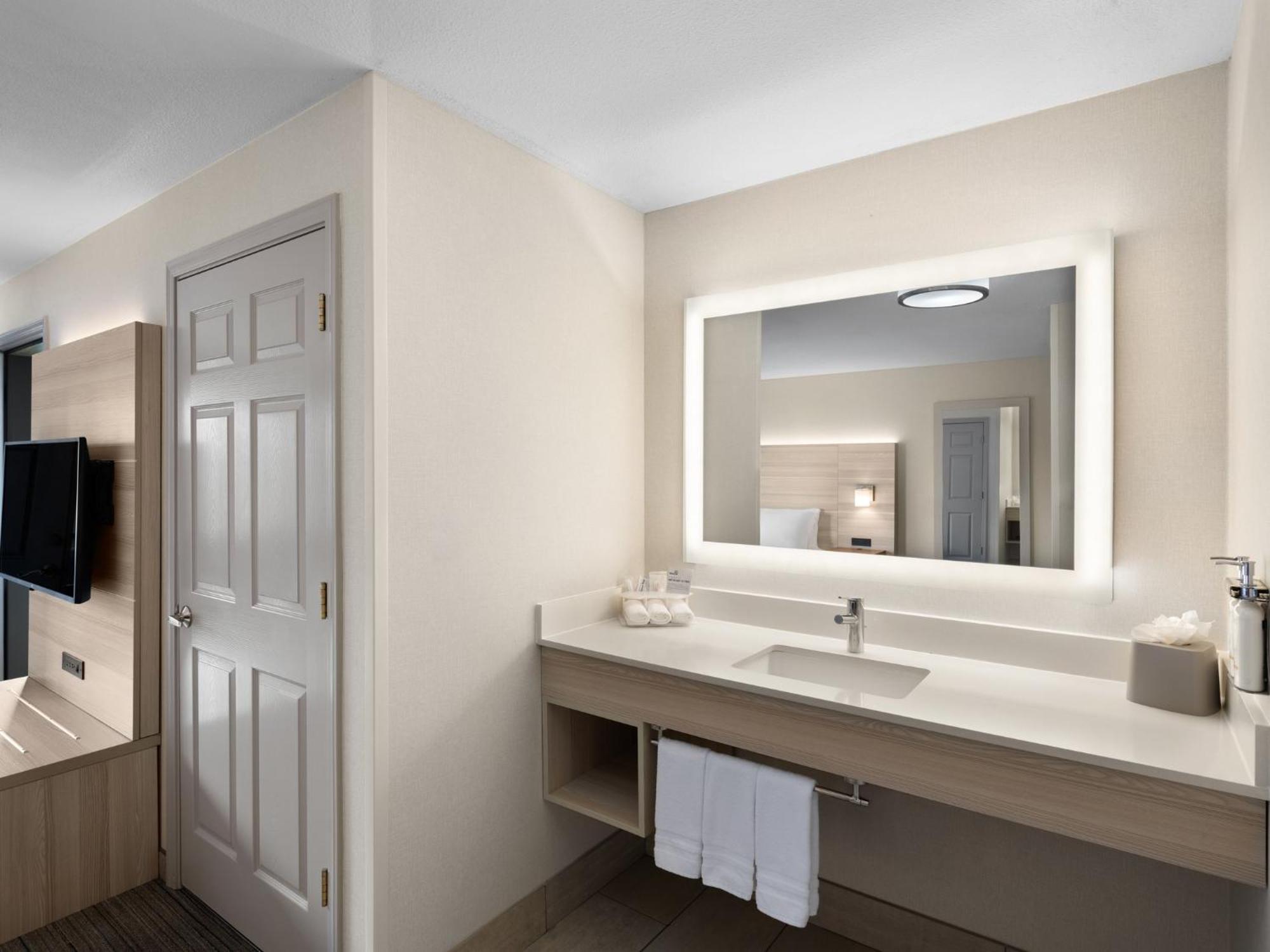 Holiday Inn Express Fort Bragg By Ihg Luaran gambar